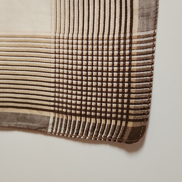 Two vintage men's handkerchiefs/pocket squares - Picture 5 of 5